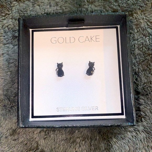 BNIB Gold Cake Sterling Silver/Black Cat Studs Halloween 2025 - Picture 1 of 4